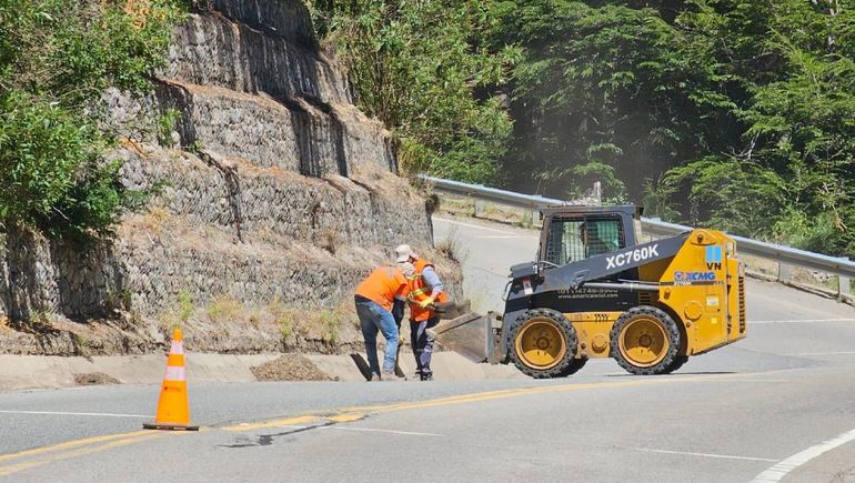 Vialidad Nacional trabaja en la ruta de los Siete Lagos
