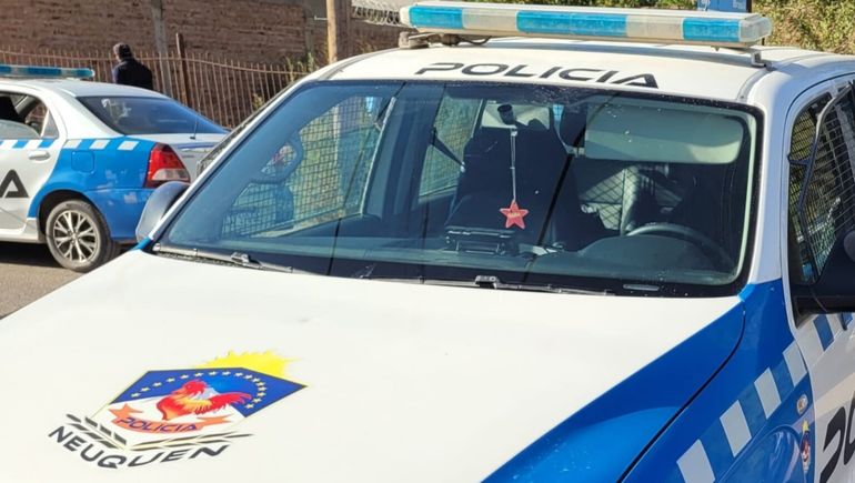 Centenario: se metió a lo de un vecino para ocultarse de su ex y él baleó la casa