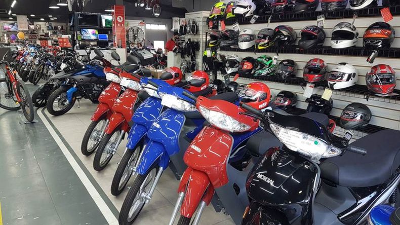 Cuánto sale la moto que desplazó a la Honda Wave y que es la más vendida de Argentina
