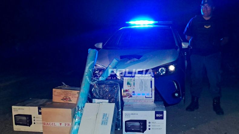 Ladrones desvalijaron una obra en construcción: se llevaron hasta la grifería y ocultaron el botín sin éxito | LM Neuquen Ladrones desvalijaron una obra en construcción: se llevaron hasta la grifería y ocultaron el botín sin éxito