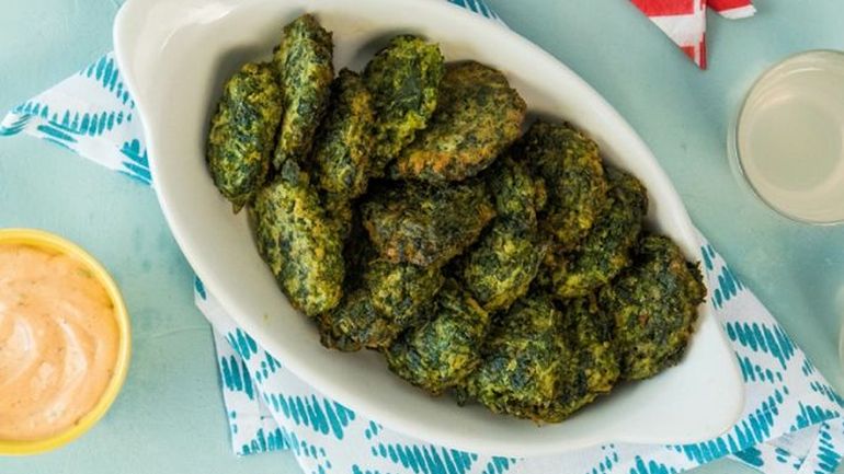 Los buñuelos de acelga son ideales para una picada o para la previa de alguna comida. Los buñuelos de acelga son ideales para una picada o para la previa de alguna comida.