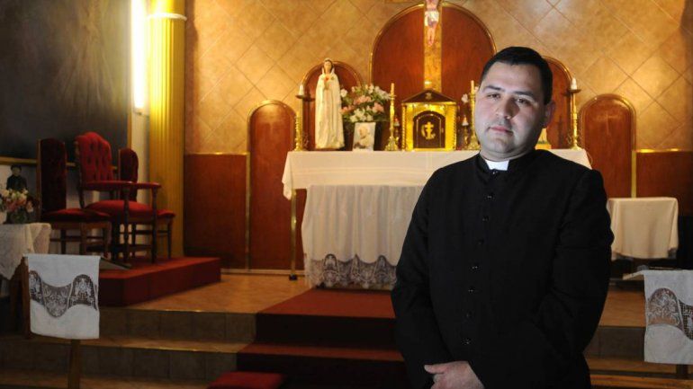 El padre Cristian quiso perdonarlos y se sorprendió con la respuesta.