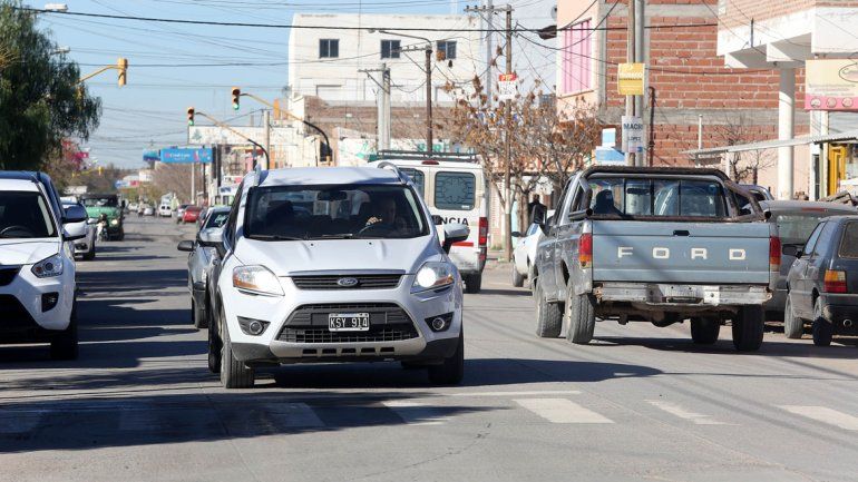 La céntrica calle Honduras es la más comercial de la ciudad. Hace 20 años que se debate hacerla de mano única.&nbsp;