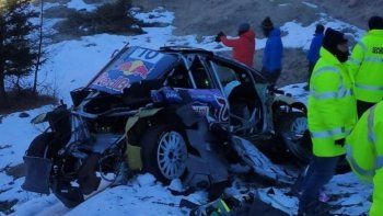 Adrien Fourmaux tuvo un tremendo accidente en el tercer especial del viernes para el Rally Mundial en Montecarlo. Adrien Fourmaux tuvo un tremendo accidente en el tercer especial del viernes para el Rally Mundial en Montecarlo.