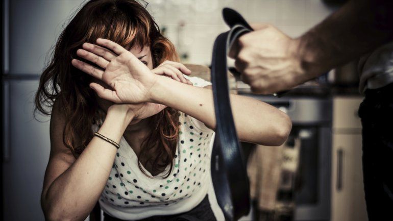 Le pegó a su mujer y la Justicia le ordenó tratarse