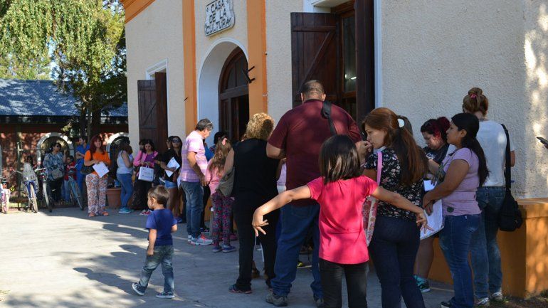 La Escuela gratuita de idiomas de Plottier no arrancó las clases