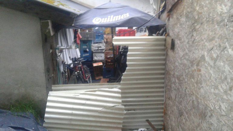 Los ladrones rompieron una chapa y accedieron al depósito.