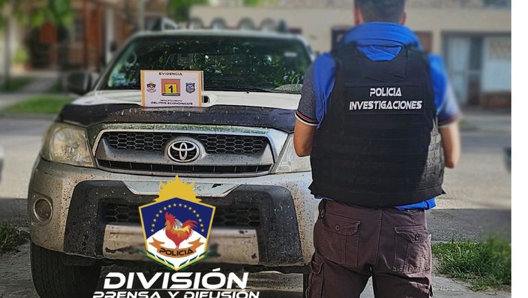 Recuperan pesos, dólares y una camioneta en allanamientos por estafa