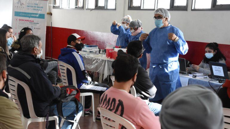 Llegaron 10.800 Sputnik a Neuquén y la mitad son segundas dosis