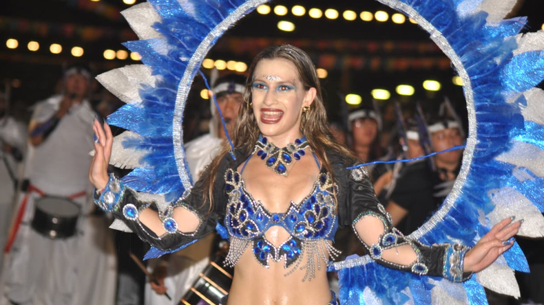 Ariadna Domenella, la joven bailarina que se robó la primera noche del Corso de Zapala | LM Neuquen Ariadna Domenella, la joven bailarina que se robó la primera noche del Corso de Zapala