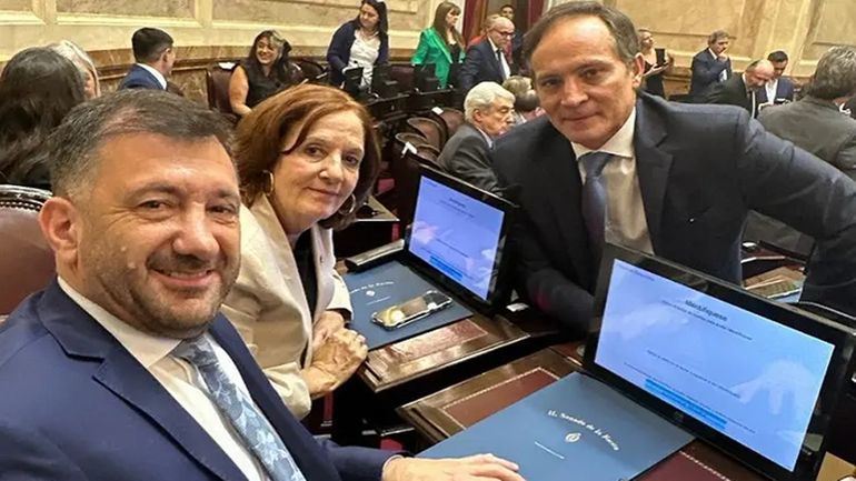 Los senadores Edgardo Kueider, Alejandra Vigo y Carlos Espínola. Los senadores Edgardo Kueider, Alejandra Vigo y Carlos Espínola.