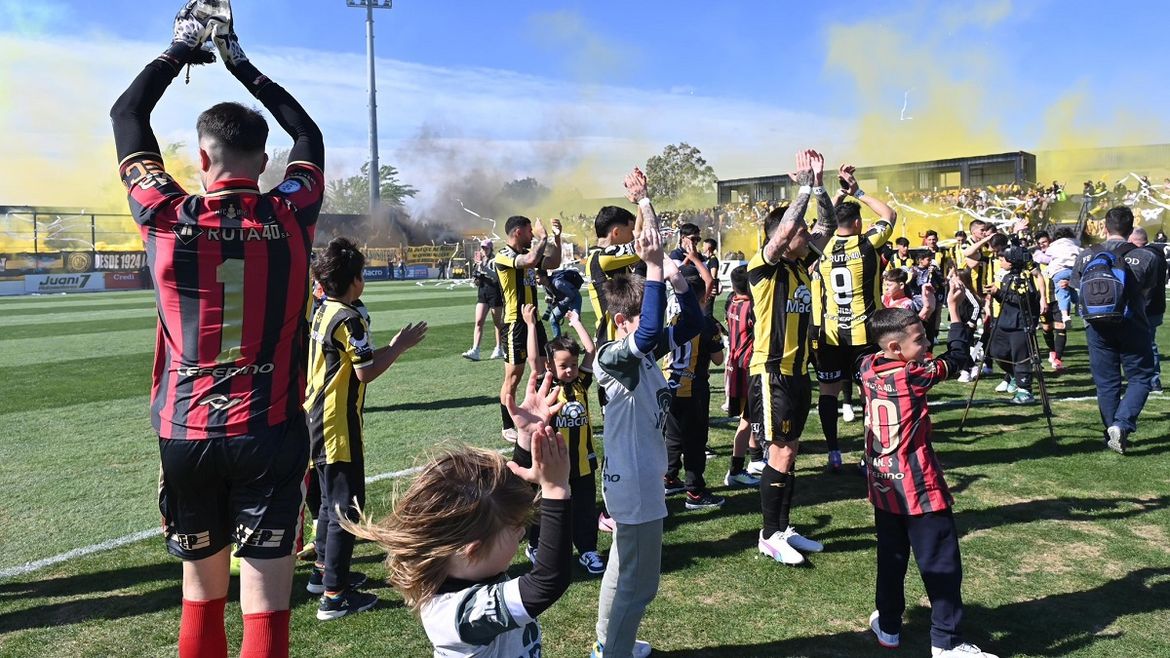 Los insólitos chistes de la cuenta oficial del Deportivo Madryn por el Día de los Inocentes | LM Neuquen Los insólitos chistes de la cuenta oficial del Deportivo Madryn por el Día de los Inocentes