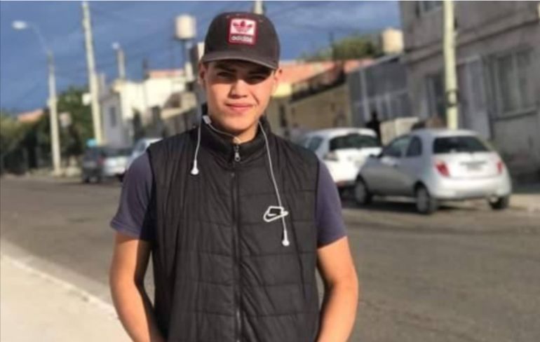 Juan de la Cruz Aguilar, de 17 años, está internado grave en el Hospital Regional de Comodoro Rivadavia y necesita dadores de sangre. Juan de la Cruz Aguilar, de 17 años, está internado grave en el Hospital Regional de Comodoro Rivadavia y necesita dadores de sangre.