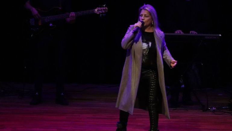 Qué le pasa a Dalila: se desmayó en pleno show y hay preocupación