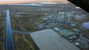 evaluan que aerolineas argentinas realice vuelos a malvinas