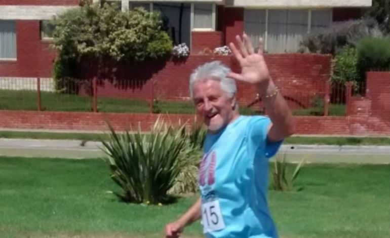 El atletismo, otra de las pasiones del músico Tito Oyarzún, símbolo del folklore de la Patagonia. 