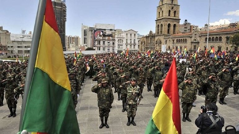 El gobierno de Bolivia recurre a los militares para controlar la venta de combustible. El gobierno de Bolivia recurre a los militares para controlar la venta de combustible.
