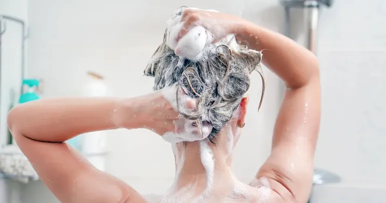 Prohibidos para el pelo: shampoo y acondicionadores que nunca hay que comprar
