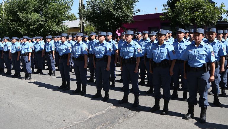 Se encuentran abiertas las inscripciones para ingresar a la Escuela de Cadetes de la Policía del Neuquén. Se encuentran abiertas las inscripciones para ingresar a la Escuela de Cadetes de la Policía del Neuquén.
