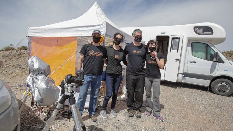 Los cazadores que se volvieron turistas por el eclipse