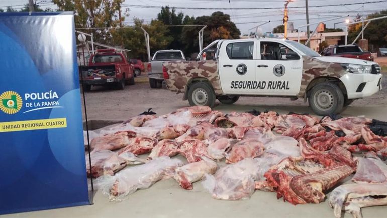 Los atraparon con más de 1600 kilos de carne por la Ruta 151