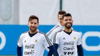 insolita charla messi-agüero cautivo a miles en el mundo insolita charla messi-agüero cautivo a miles en el mundo