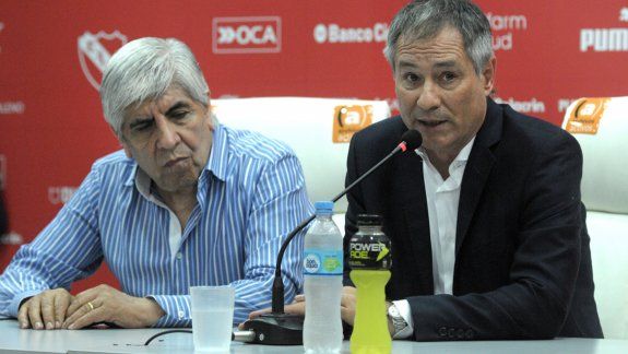 Los cuestionamientos comenzaron el viernes en su presentación.