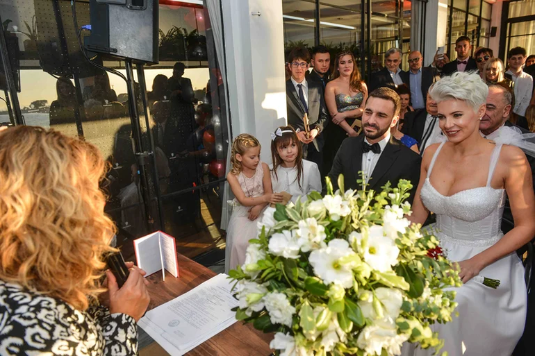 Photos of Tamara Bella's wedding and a distinguished psychologist