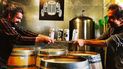 Tomás y David, los brewmasters detrás de Euthopía, la cerveza campeona de Trevelin, Chubut.