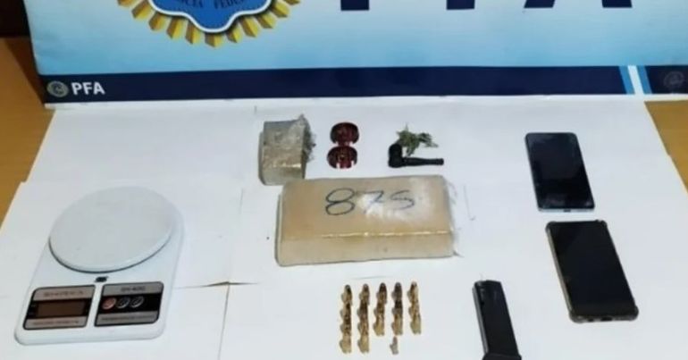 Elementos secuestrados en una investigación por drogas en Chubut. Elementos secuestrados en una investigación por drogas en Chubut.