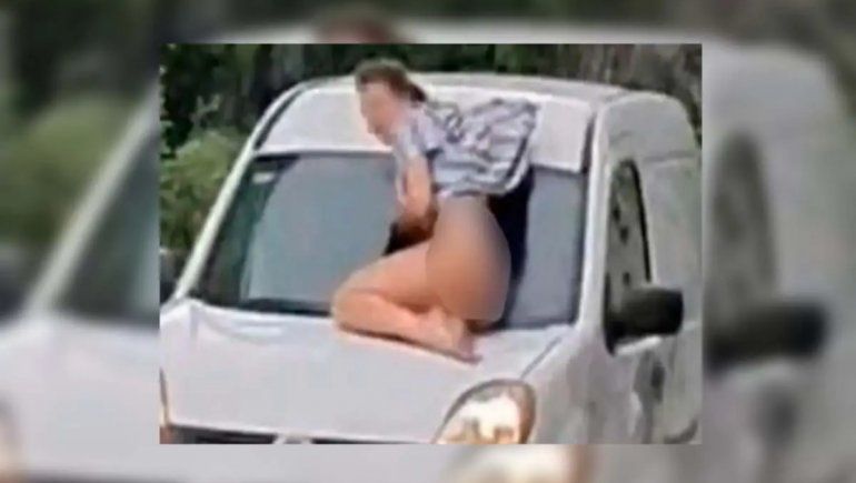 Viral: se subió al capó del auto para evitar que su novio se fuera.