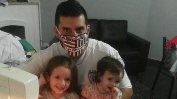 hay gorro, bandera, vincha... ¡y ahora tambien barbijos! hay gorro, bandera, vincha... ¡y ahora tambien barbijos!