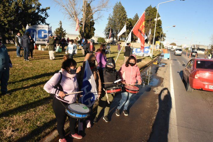 Desde temprano las organizaciones se manifiestan en los puentes.