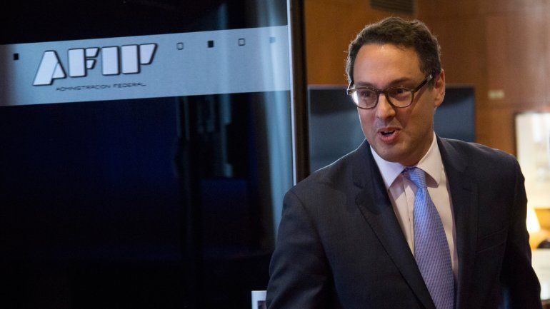 La AFIP elevó a 500 dólares el monto de mercadería para traer del exterior