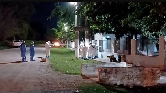 Encontraron una mujer muerta afuera de una escuela: la terrible confesión de su pareja