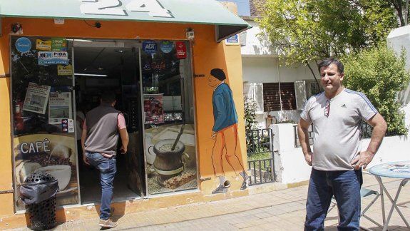 Intentaron robar dos veces el mismo kiosko y quedaron filmados
