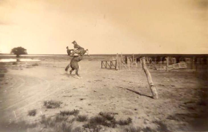 El folclorista Saúl Huenchul jineteando. Foto: gentileza El folclorista Saúl Huenchul jineteando. Foto: gentileza