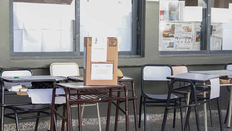 Río Negro: autoridades de mesa pegaron el faltazo y se retrasó la votación