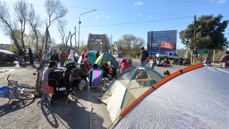 Organizaciones sociales vuelven a cortar los puentes: desde qué hora será el bloqueo