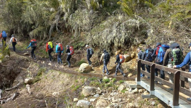 El trekking, las salidas a la cordillera en los refugios son otras de las opciones de los solteros en Meetsingle Neuquén. El trekking, las salidas a la cordillera en los refugios son otras de las opciones de los solteros en Meetsingle Neuquén.