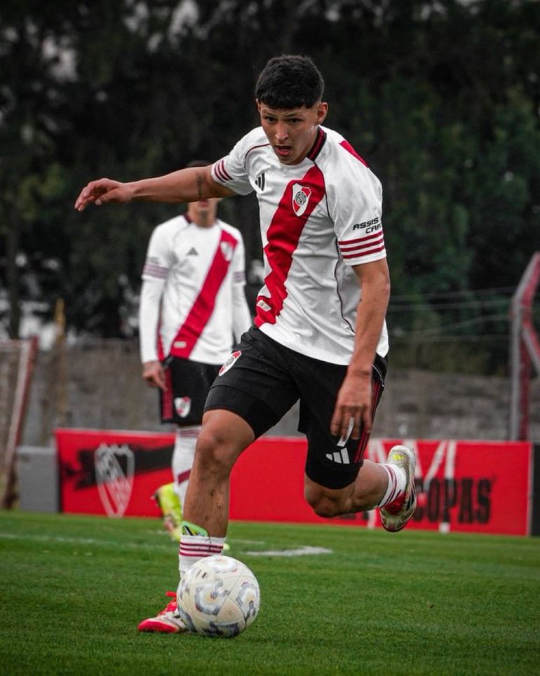 Jaime ya debutó en Primera y es del gusto del DT. Jaime ya debutó en Primera y es del gusto del DT.