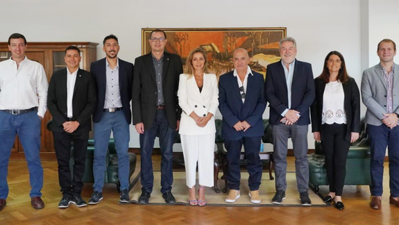 Zambón y Dacharry firmaron el acuerdo con la secretaria de Energía, Flavia Royon, en Buenos Aires.