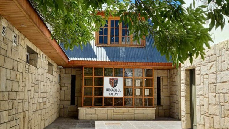Condenaron a la jueza de Faltas y a un abogado por cobrar multas ilegalmente