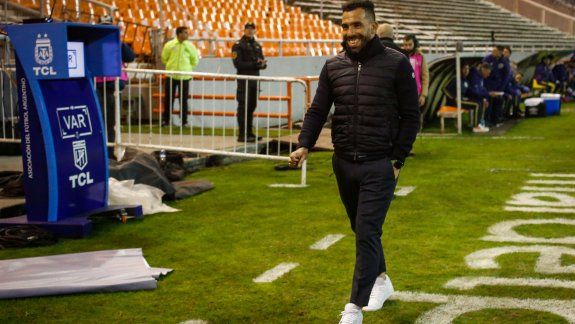 Tevez perdió otra vez como DT: está último