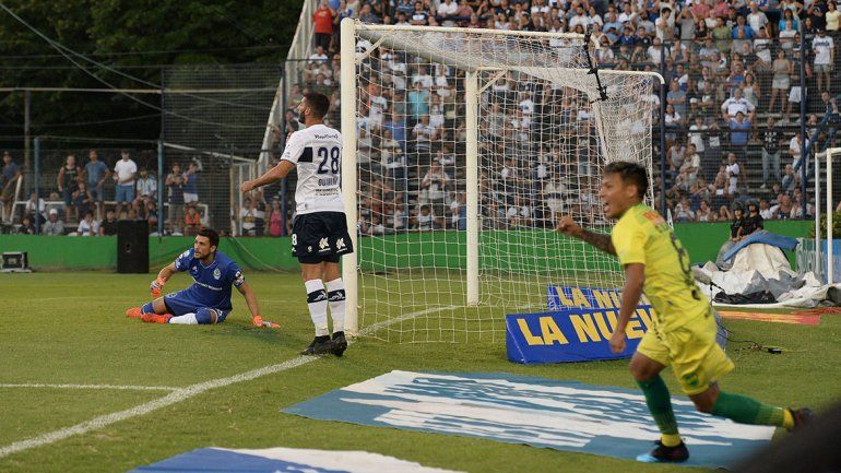 El Halcón de Varela ganó y está puntero de la Superliga