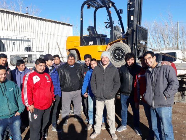 Trabajadores que hacían los jardines de infantes denuncian que no cobran hace dos meses