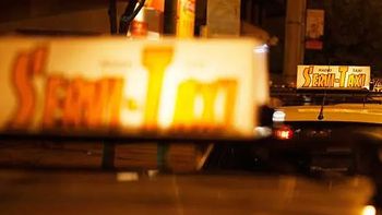 violento asalto a un taxista en una toma: le robaron el auto violento asalto a un taxista en una toma: le robaron el auto