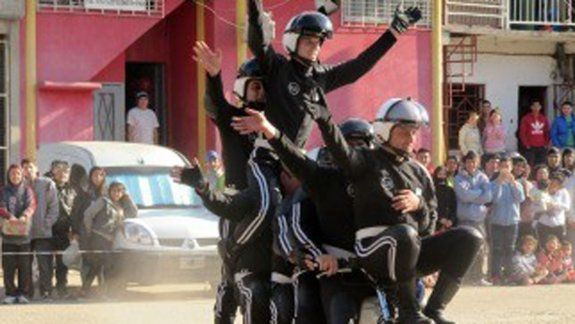Los policías de la Federal mostraron sus destrezas en los rodados.