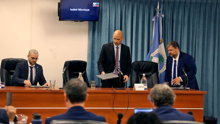 El Tribunal del juicio por los planes sociales decidirá hasta dentro de 20 días para escribir el veredicto. El Tribunal del juicio por los planes sociales decidirá hasta dentro de 20 días para escribir el veredicto.