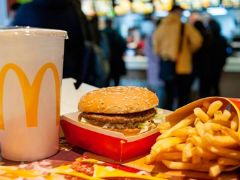 Las hamburguesas de McDonalds llegan por primera vez a Comodoro Rivadavia. Las hamburguesas de McDonalds llegan por primera vez a Comodoro Rivadavia.